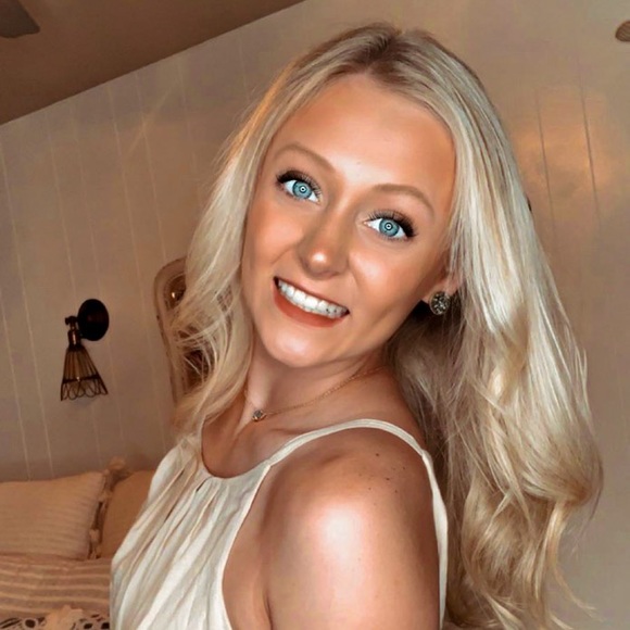 Meet your Posher, Abigail - Picture 1 of 4